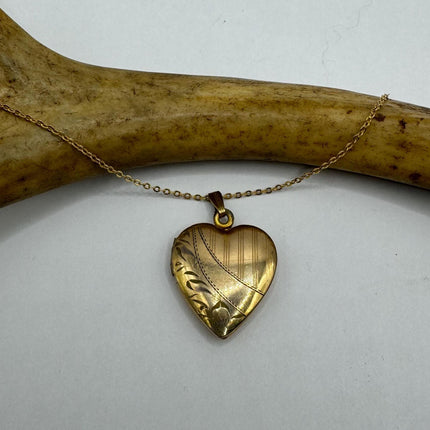 Vintage Tiny Gold Heart Photo Locket Necklace 9K Gold Filled Memory Charm Engraved with Teardrops/Raindrops on Delicate Gold Chain