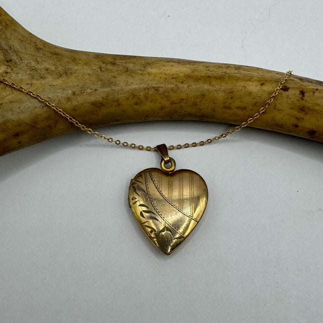 Vintage Tiny Gold Heart Photo Locket Necklace 9K Gold Filled Memory Charm Engraved with Teardrops/Raindrops on Delicate Gold Chain