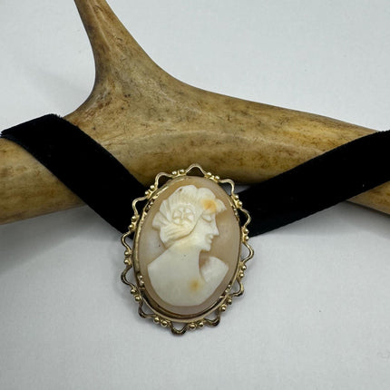 vintage gold cameo pin brooch Black velvet choker Minimal Everyday Stacking Wedding Prom Jewelry wedding bride