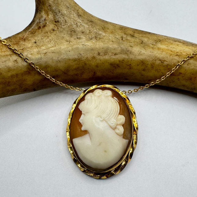 Vintage Cameo Gold Pendant Necklace