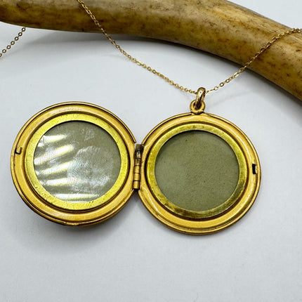 Vintage Green Antique Glass Cameo Locket – 12k Gold Filled Pendant Necklace with Chain, Love Jewelry