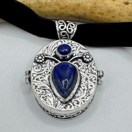 Vintage Pendant Ribbon Choker