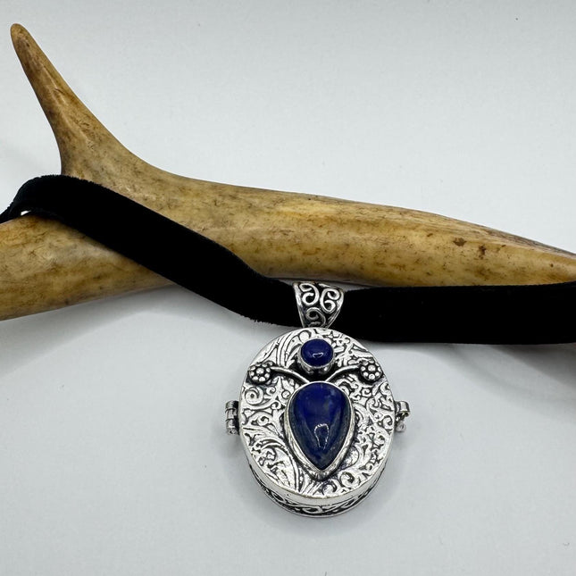 Vintage Pendant Ribbon Choker