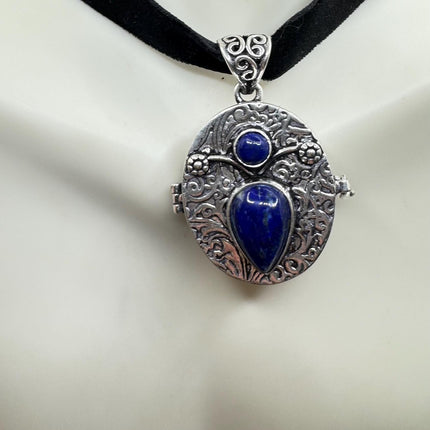 Vintage Pendant Ribbon Choker