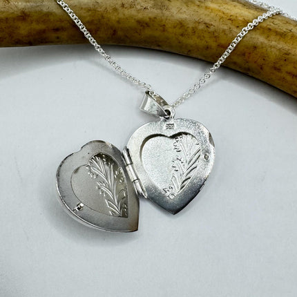 Vintage Silver Locket | Tiny Silver Heart Photo Memory Charm Pendant | 925 Sterling Silver Delicate Chain | Small Photo Mini Memory Necklace
