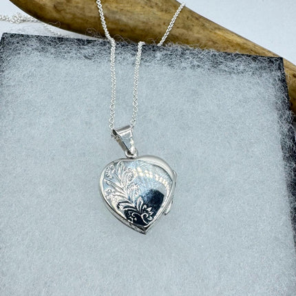 Vintage Silver Locket | Tiny Silver Heart Photo Memory Charm Pendant | 925 Sterling Silver Delicate Chain | Small Photo Mini Memory Necklace
