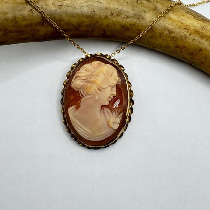 Vintage Cameo Gold Pendant Necklace