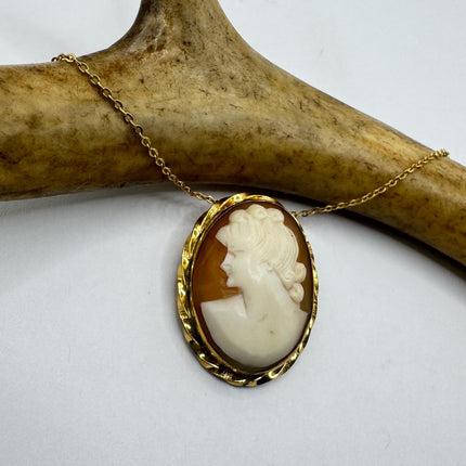 Vintage Cameo Gold Pendant Necklace