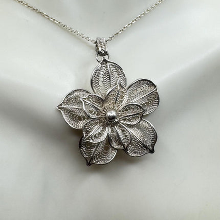 Vintage Filigree flower Pendant Necklace