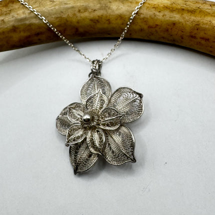 Vintage Filigree flower Pendant Necklace