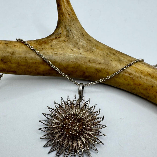 Vintage Filigree flower Pendant Necklace