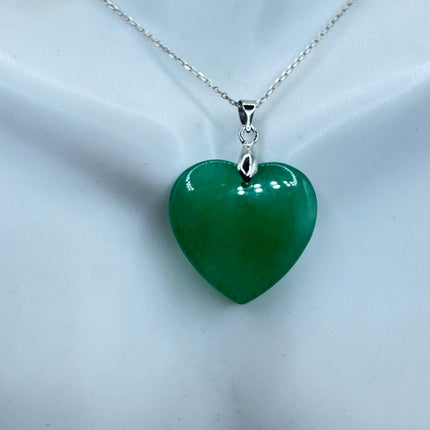 Vintage Green Jade Tiny Heart Shaped Pendant Necklace Minimal simple every day layering 925 Sterling Silver Chain