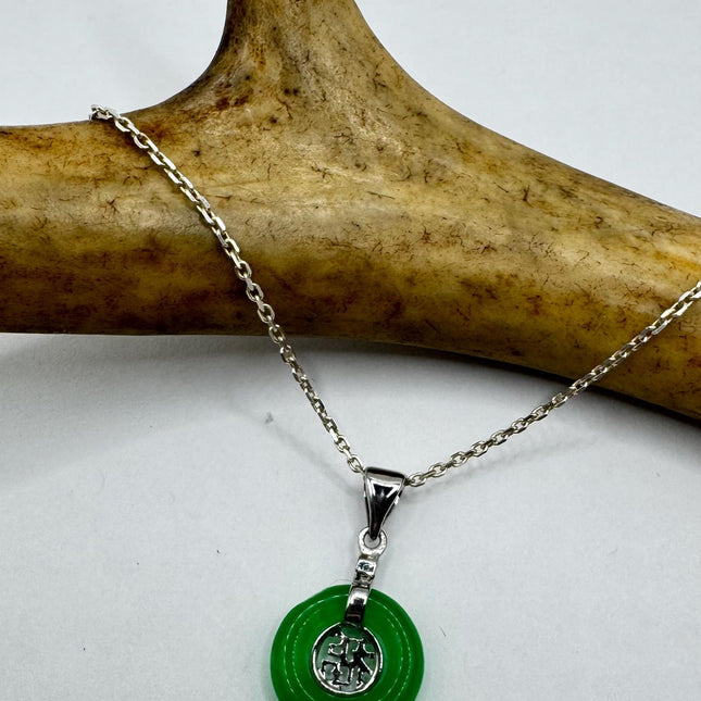 Vintage Green Jade Tiny Heart Shaped Pendant Necklace Minimal simple every day layering 925 Sterling Silver Chain