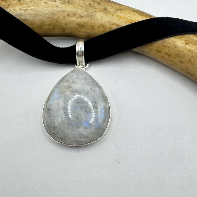 Vintage Silver Bronze Rainbow Moonstone Black Velvet Choker Pendant Necklace