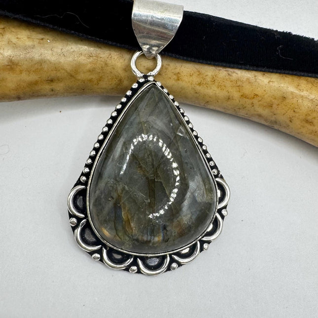 Vintage Silver Bronze Rainbow Moonstone Black Velvet Choker Pendant Necklace