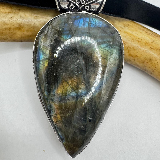 Vintage Silver Bronze Rainbow Labradorite Black Velvet Choker Pendant Necklace