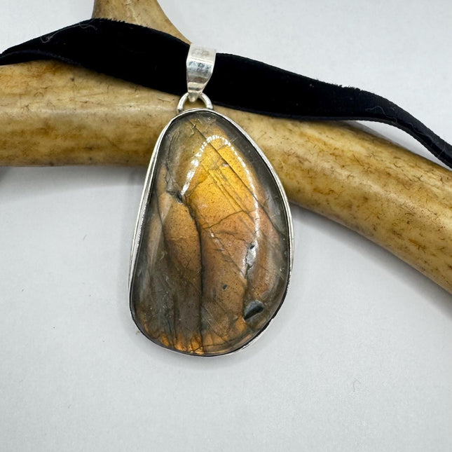 Vintage Silver Bronze Rainbow Labradorite Black Velvet Choker Pendant Necklace