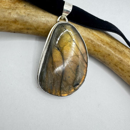 Vintage Silver Bronze Rainbow Labradorite Black Velvet Choker Pendant Necklace