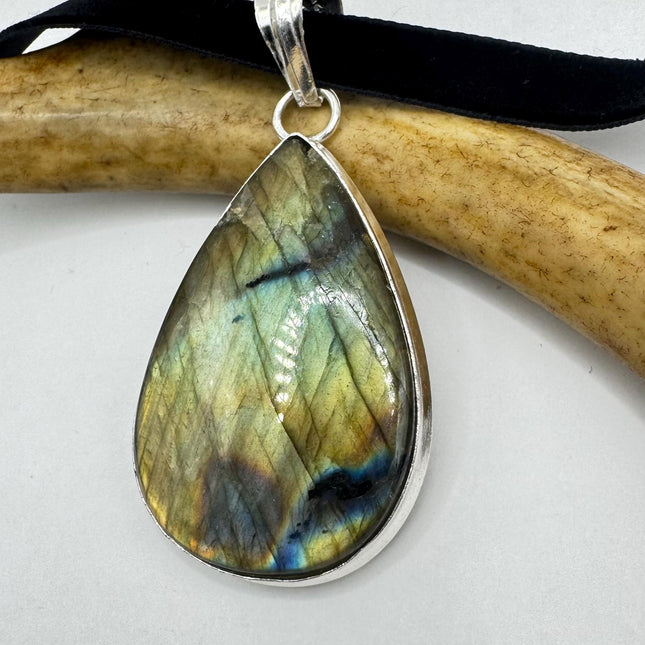 Vintage Silver Bronze Rainbow Labradorite Black Velvet Choker Pendant Necklace