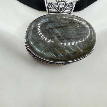 Vintage Green Labradorite Choker Necklace - Bronze and Silver Finish - Unique Velvet Ribbon Design