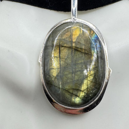 Vintage Green Labradorite Choker Necklace - Bronze and Silver Finish - Unique Velvet Ribbon Design