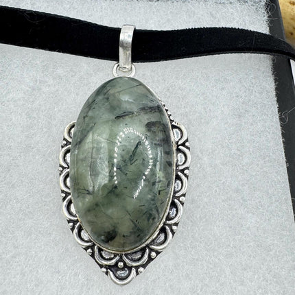 Vintage Green Moss Agate Choker Necklace - Bronze and Silver Finish - Unique Velvet Ribbon Design