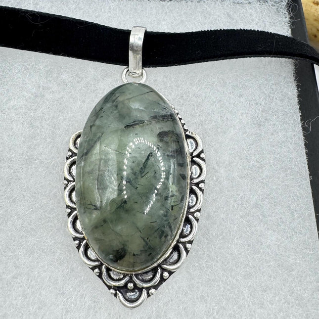 Vintage Green Moss Agate Choker Necklace - Bronze and Silver Finish - Unique Velvet Ribbon Design