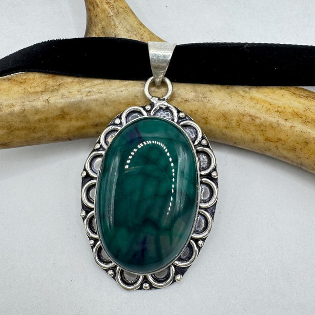 Vintage Green Geode onyx Choker Necklace - Bronze and Silver Finish - Unique Velvet Ribbon Design