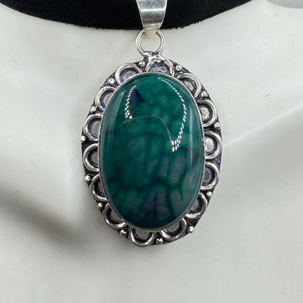 Vintage Green Geode onyx Choker Necklace - Bronze and Silver Finish - Unique Velvet Ribbon Design