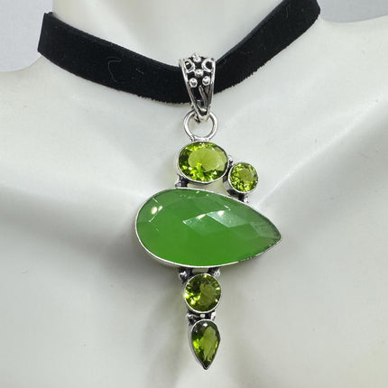 vintage green Chalsedony Choker Necklace - Bronze and Silver Finish - Unique Velvet Ribbon Design