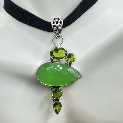 vintage green Chalsedony Choker Necklace - Bronze and Silver Finish - Unique Velvet Ribbon Design