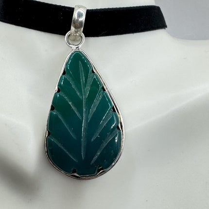 Vintage Green onyx leaf Choker Necklace - Bronze and Silver Finish - Unique Velvet Ribbon Design