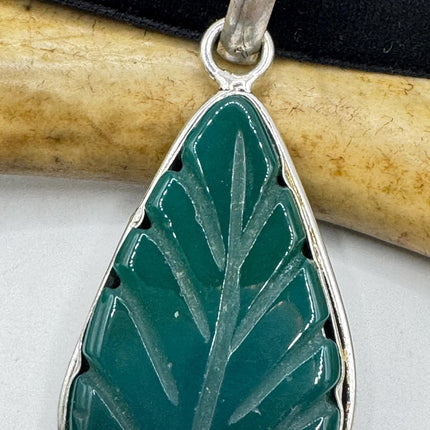 Vintage Green onyx leaf Choker Necklace - Bronze and Silver Finish - Unique Velvet Ribbon Design