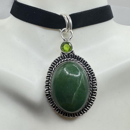 Vintage Green onyx Choker Necklace - Bronze and Silver Finish - Unique Velvet Ribbon Design