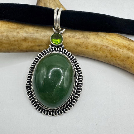 Vintage Green onyx Choker Necklace - Bronze and Silver Finish - Unique Velvet Ribbon Design