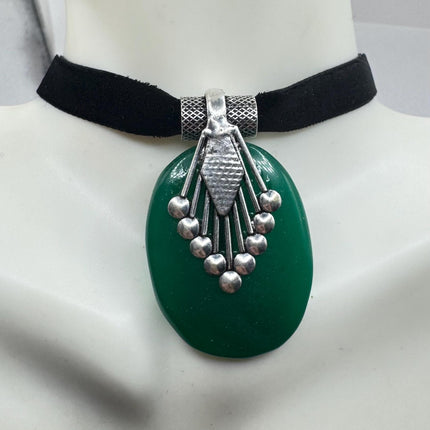 Vintage Green onyx Choker Necklace - Bronze and Silver Finish - Unique Velvet Ribbon Design