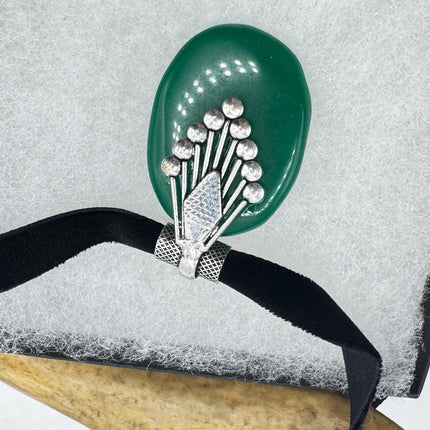 Vintage Green onyx Choker Necklace - Bronze and Silver Finish - Unique Velvet Ribbon Design