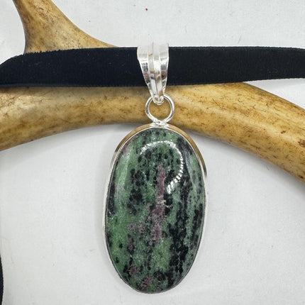 Vintage Green Ruby Zoisite Choker Necklace - Bronze and Silver Finish - Unique Velvet Ribbon Design