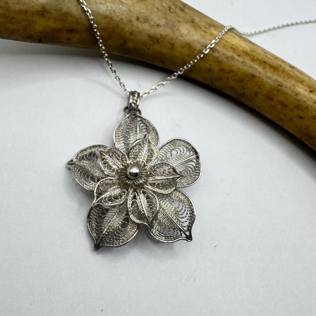 Vintage Filigree flower Pendant Necklace