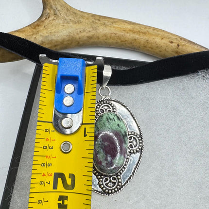 Vintage Green Ruby Zoisite Choker Necklace - Bronze and Silver Finish - Unique Velvet Ribbon Design