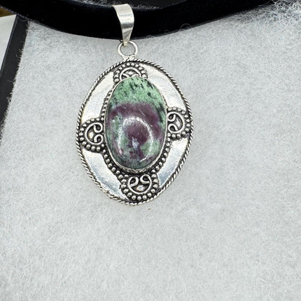 Vintage Green Ruby Zoisite Choker Necklace - Bronze and Silver Finish - Unique Velvet Ribbon Design