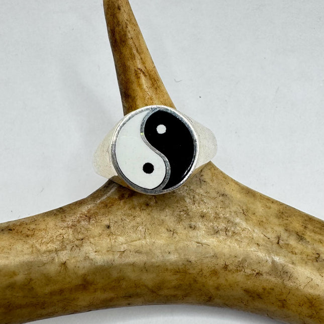 Vintage Black White Enamel Yin Yang Mens Ring 925 Sterling Silver Band Deco Antique Cocktail Statement ring