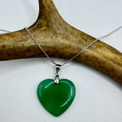Vintage Green Jade Tiny Heart Shaped Pendant Necklace Minimal simple every day layering 925 Sterling Silver Chain