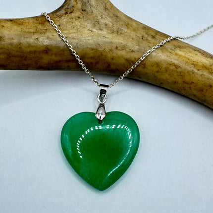 Vintage Green Jade Tiny Heart Shaped Pendant Necklace Minimal simple every day layering 925 Sterling Silver Chain