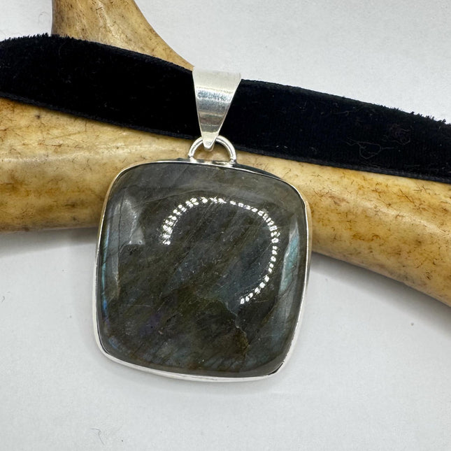 Vintage Silver Bronze Rainbow Labradorite Black Velvet Choker Pendant Necklace