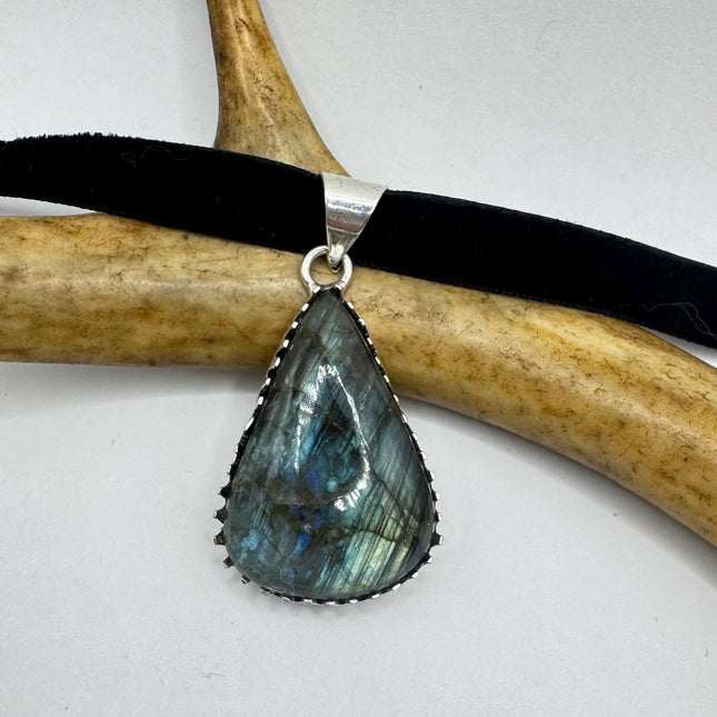 Vintage Silver Bronze Rainbow Labradorite Black Velvet Choker Pendant Necklace