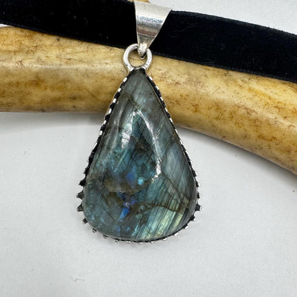 Vintage Silver Bronze Rainbow Labradorite Black Velvet Choker Pendant Necklace