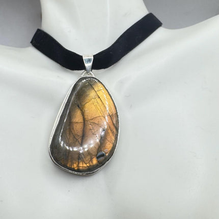 Vintage Silver Bronze Rainbow Labradorite Black Velvet Choker Pendant Necklace