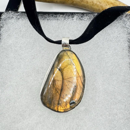 Vintage Silver Bronze Rainbow Labradorite Black Velvet Choker Pendant Necklace