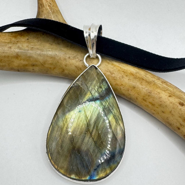 Vintage Silver Bronze Rainbow Labradorite Black Velvet Choker Pendant Necklace